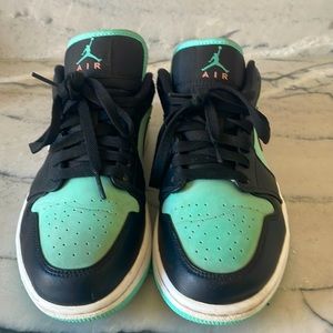 These are air Jordan dunks ck3022-301